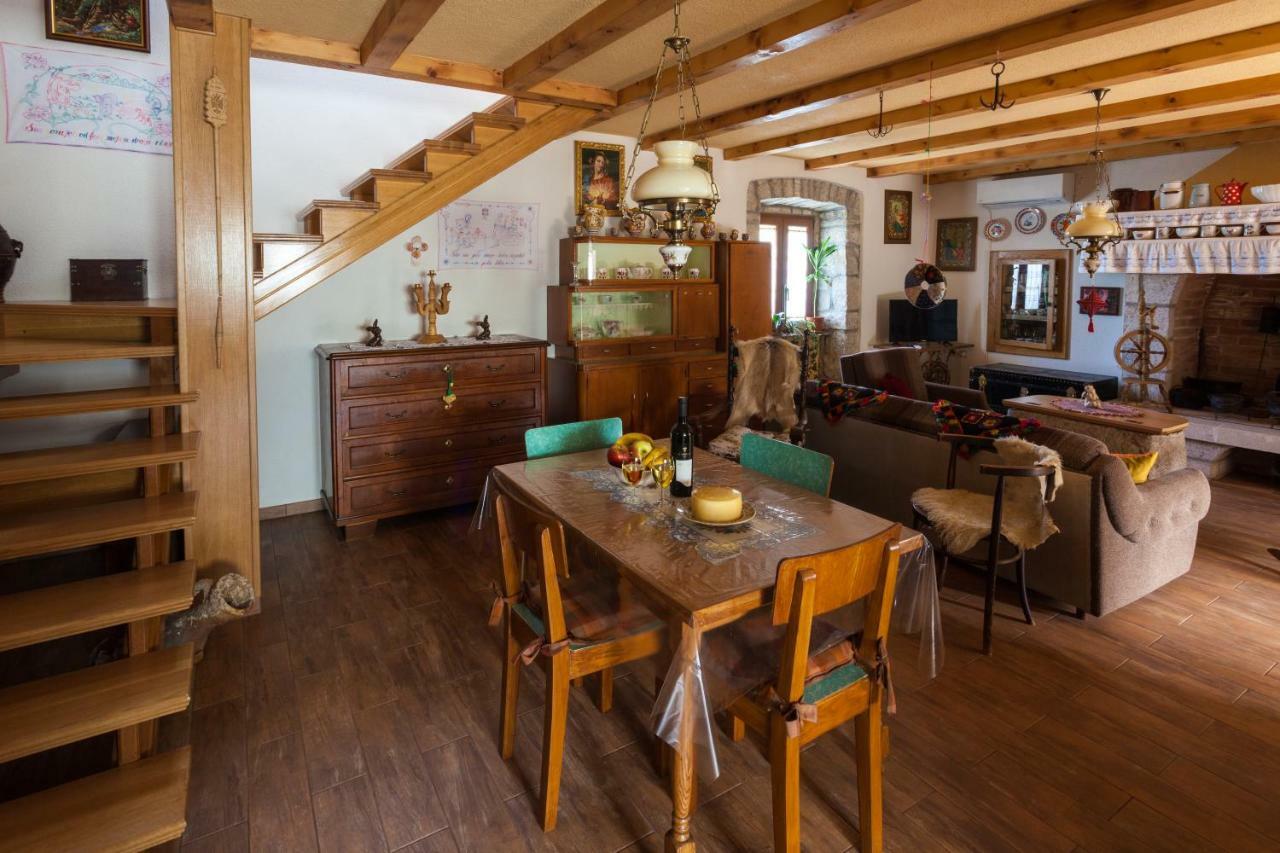 Country Villa St Anton Малинска Экстерьер фото