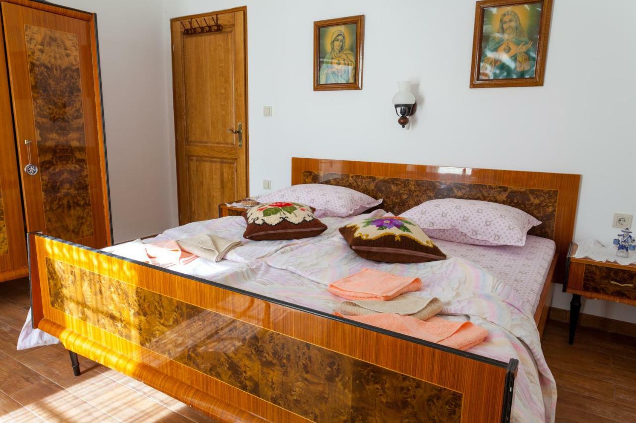 Country Villa St Anton Малинска Экстерьер фото