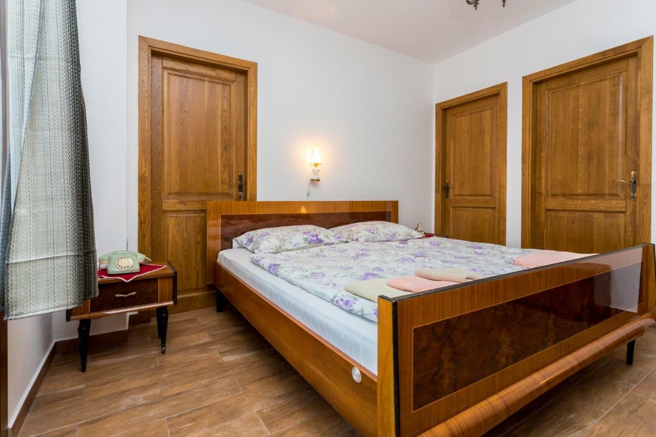 Country Villa St Anton Малинска Экстерьер фото